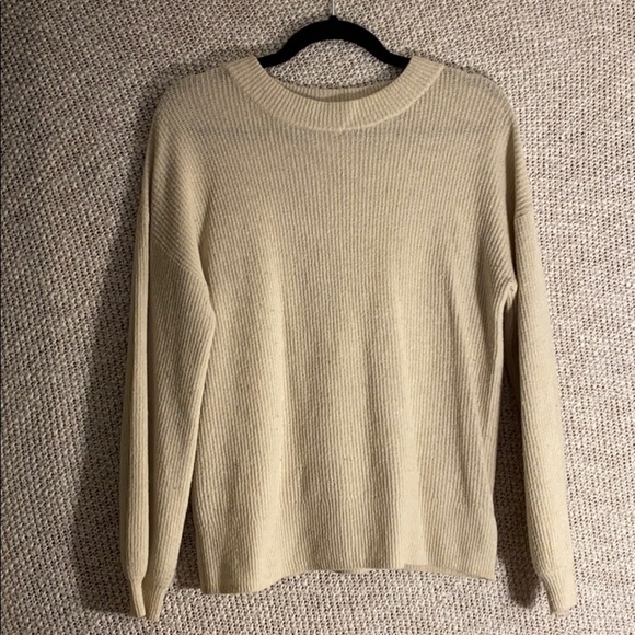 Gap Tan/Creme Sweater (M) - Picture 2 of 5